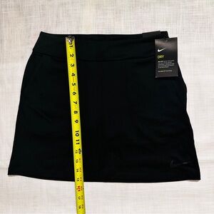NEW Nike women skirt with built in shorts and front pockets, size XS, black